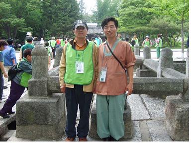 선죽교에서 권오인씨와 함께 